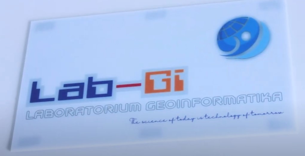 Lab Geoinformatika